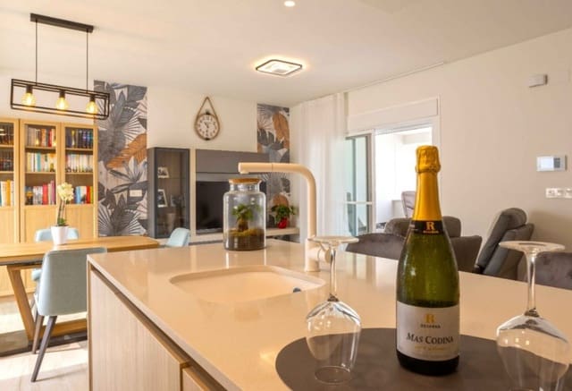 Ático de 2 habitaciones en Villamartin, Orihuela en venta con piscina - 299.950 € (Ref: 9293749)