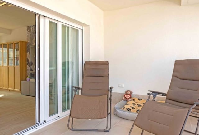 Ático de 2 habitaciones en Villamartin, Orihuela en venta con piscina - 299.950 € (Ref: 9293749)