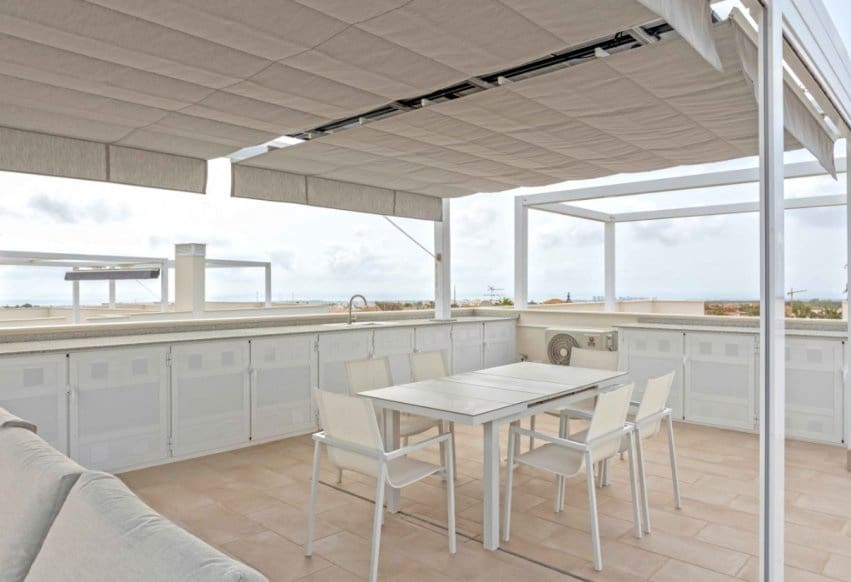 Ático de 2 habitaciones en Villamartin en venta con piscina - 299.950 € (Ref: 9293749)