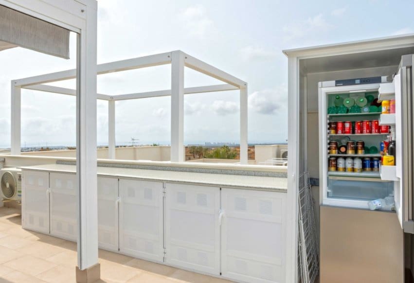 Ático de 2 habitaciones en Villamartin en venta con piscina - 299.950 € (Ref: 9293749)