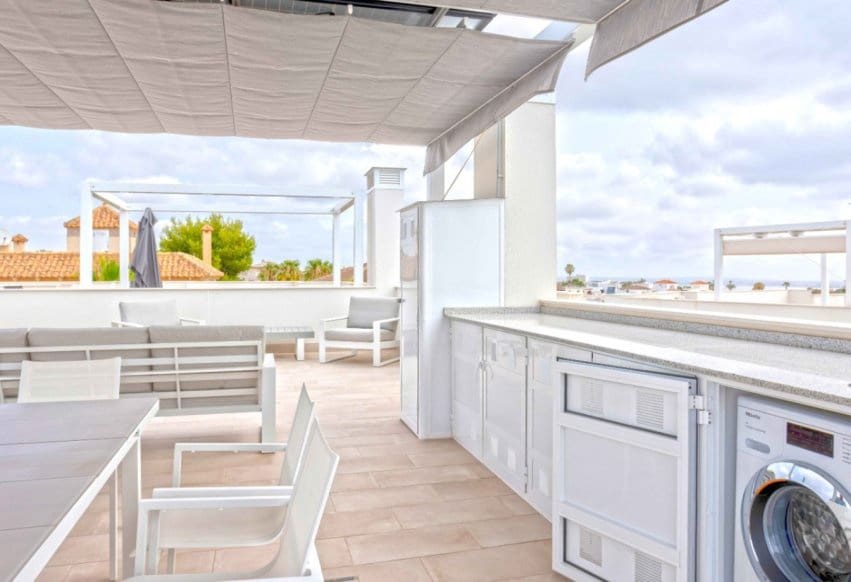 Ático de 2 habitaciones en Villamartin en venta con piscina - 299.950 € (Ref: 9293749)