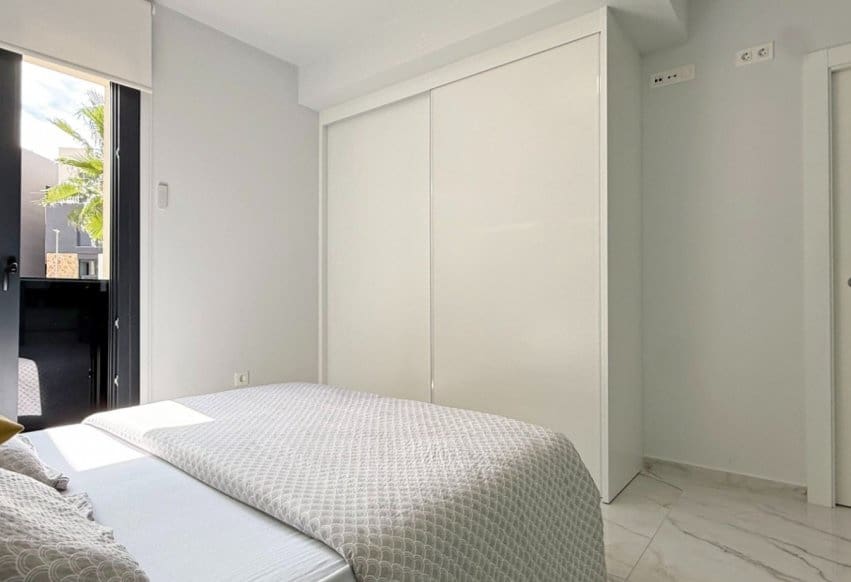 2 bedroom Apartment for sale in Los Altos with pool - € 249,000 (Ref: 9293751)