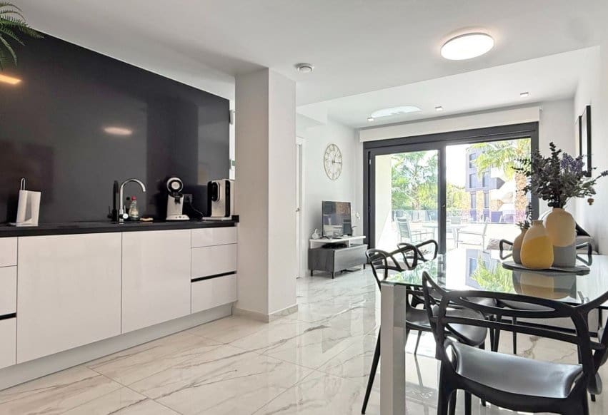 2 bedroom Apartment for sale in Los Altos with pool - € 249,000 (Ref: 9293751)