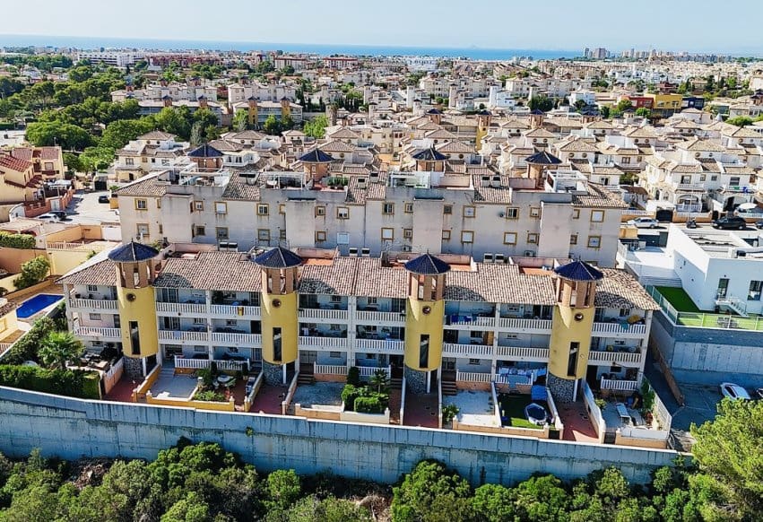 2 bedroom Apartment for sale in Cabo Roig with pool - € 159,000 (Ref: 9293754)