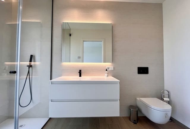 Apartamento de 2 habitaciones en Las Colinas Golf, Orihuela en venta con piscina - 464.950 € (Ref: 9293762)