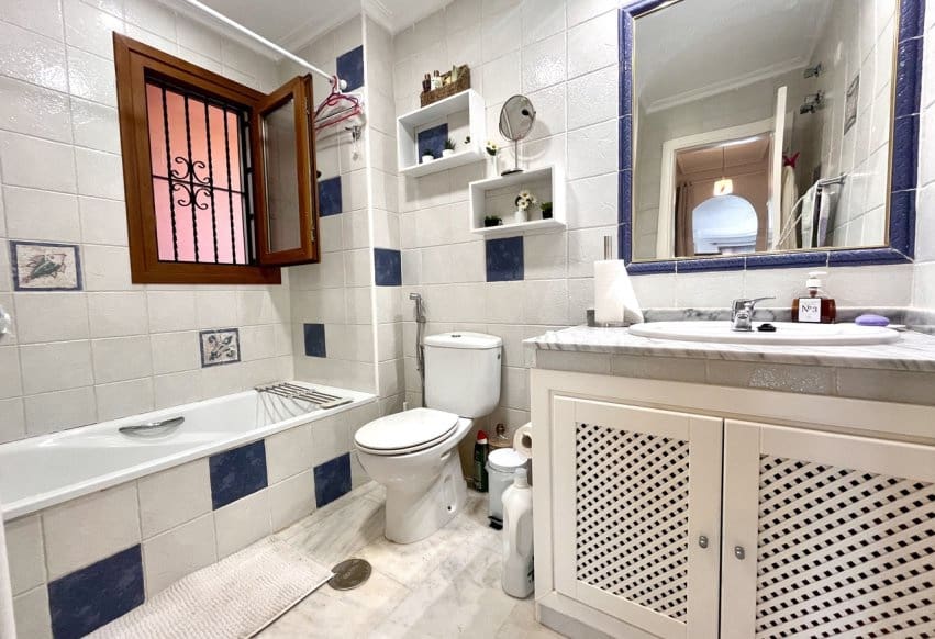 2 bedroom Apartment for sale in Villamartin with pool - € 179,999 (Ref: 9293763)