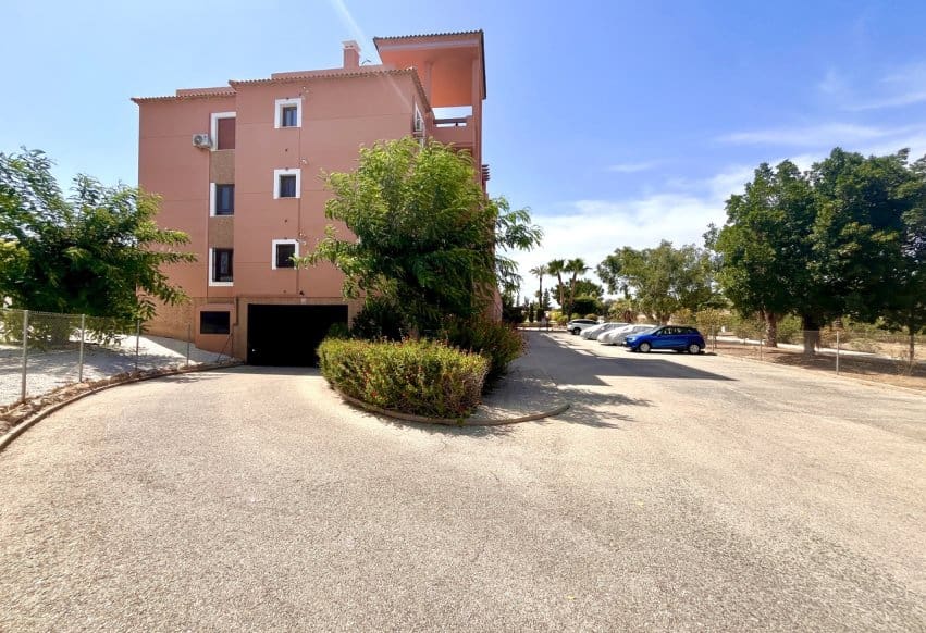 2 bedroom Apartment for sale in Villamartin with pool - € 179,999 (Ref: 9293763)