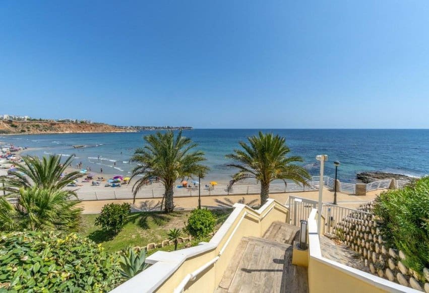3 bedroom Beach Apartment for sale in Campoamor with pool - € 375,000 (Ref: 9293774)