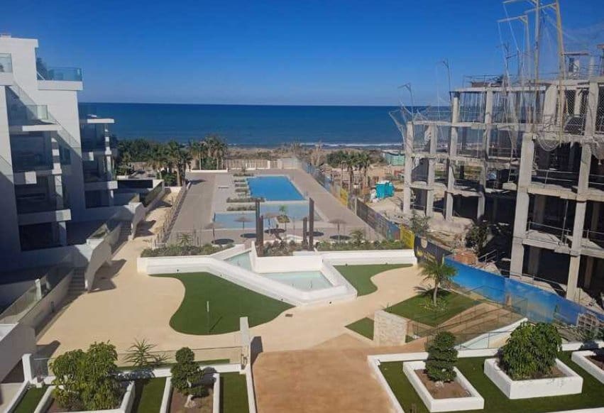 2 soveværelse Strandlejlighed til salg i Denia med swimmingpool - € 355.000 (Ref: 9293777)