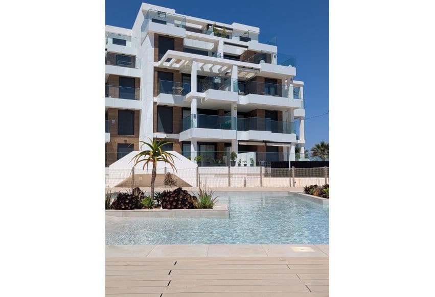 2 soveværelse Strandlejlighed til salg i Denia med swimmingpool - € 355.000 (Ref: 9293777)