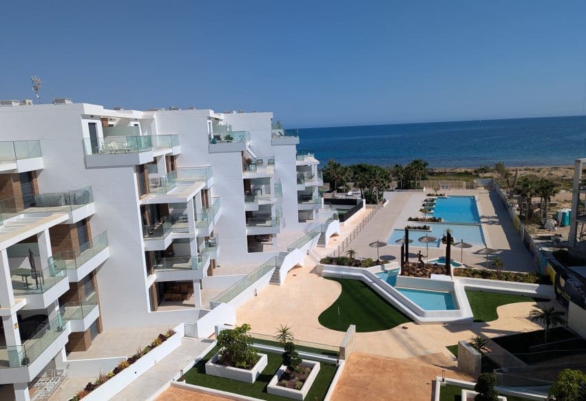 2 soveværelse Strandlejlighed til salg i Denia med swimmingpool - € 355.000 (Ref: 9293777)