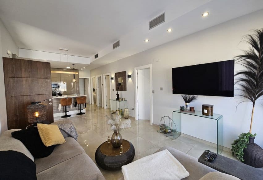 3 bedroom Villa for sale in Villamartin with pool - € 369,950 (Ref: 9307143)