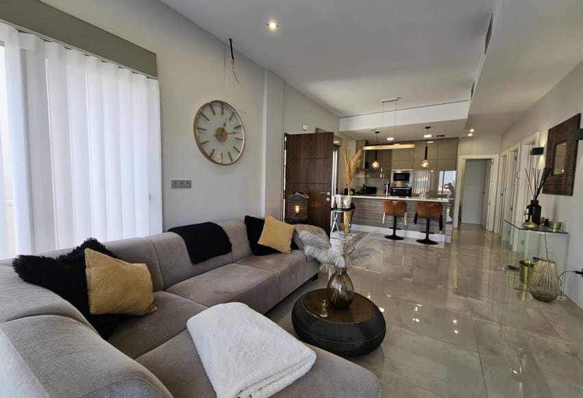 3 bedroom Villa for sale in Villamartin with pool - € 369,950 (Ref: 9307143)