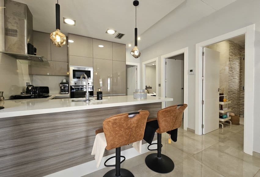 3 bedroom Villa for sale in Villamartin with pool - € 369,950 (Ref: 9307143)