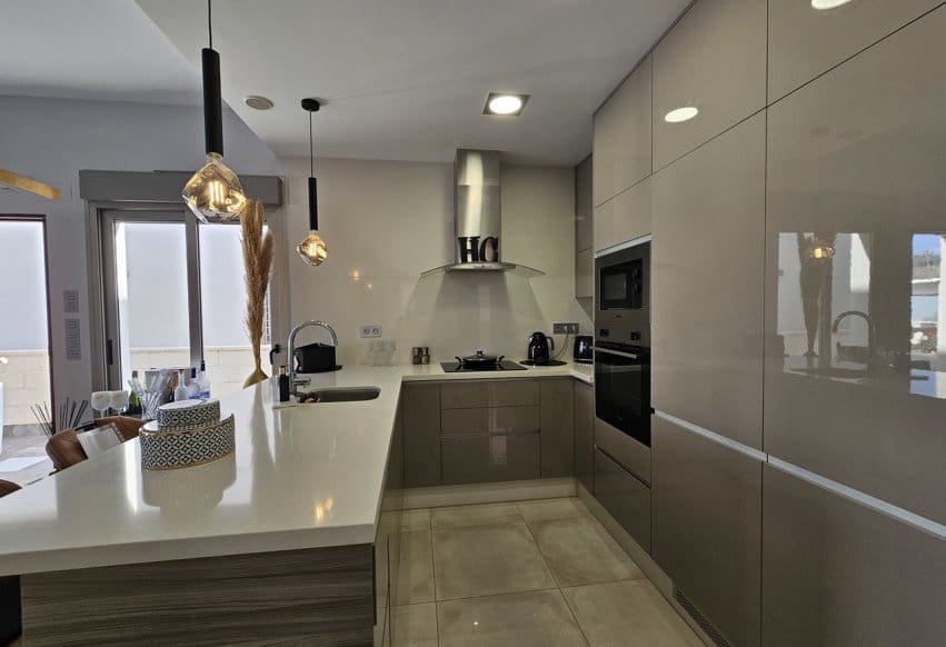 3 bedroom Villa for sale in Villamartin with pool - € 369,950 (Ref: 9307143)