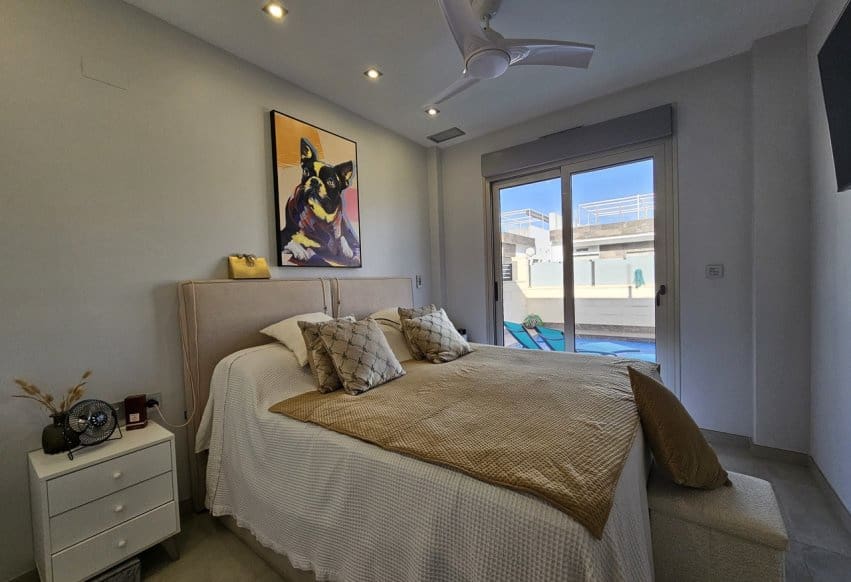 3 bedroom Villa for sale in Villamartin with pool - € 369,950 (Ref: 9307143)