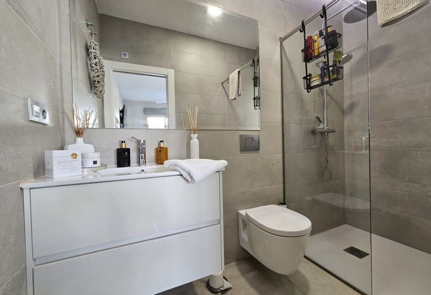 3 bedroom Villa for sale in Villamartin with pool - € 369,950 (Ref: 9307143)