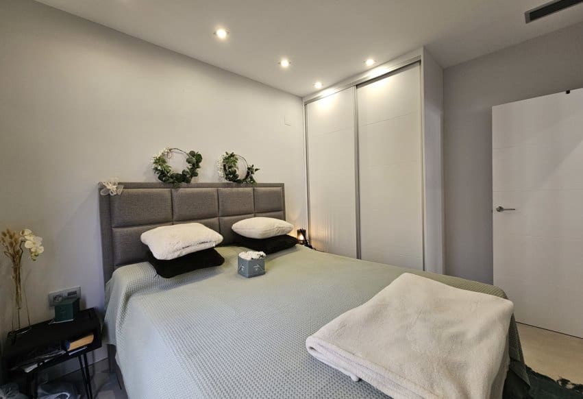 3 bedroom Villa for sale in Villamartin with pool - € 369,950 (Ref: 9307143)