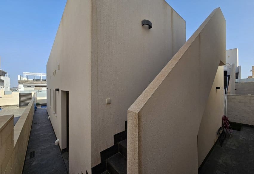 3 bedroom Villa for sale in Villamartin with pool - € 369,950 (Ref: 9307143)