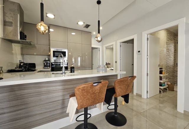 3 bedroom Villa for sale in Villamartin, Orihuela with pool - € 369,950 (Ref: 9307143)