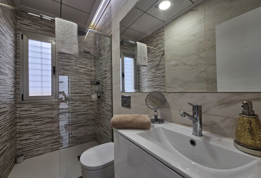 3 bedroom Villa for sale in Villamartin with pool - € 369,950 (Ref: 9307143)