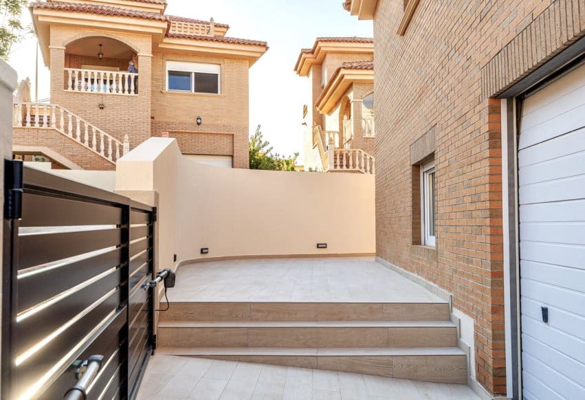 4 bedroom Villa for sale in Ciudad Quesada with pool - € 580,000 (Ref: 9307144)