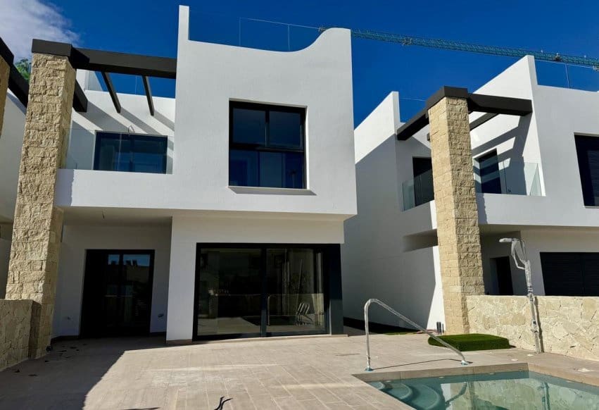 4 bedroom Beach Apartment for sale in Pilar de la Horadada with pool - € 575,000 (Ref: 9307153)