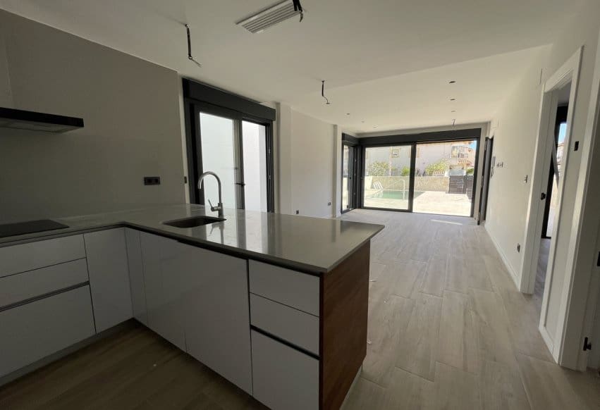 4 bedroom Beach Apartment for sale in Pilar de la Horadada with pool - € 575,000 (Ref: 9307153)