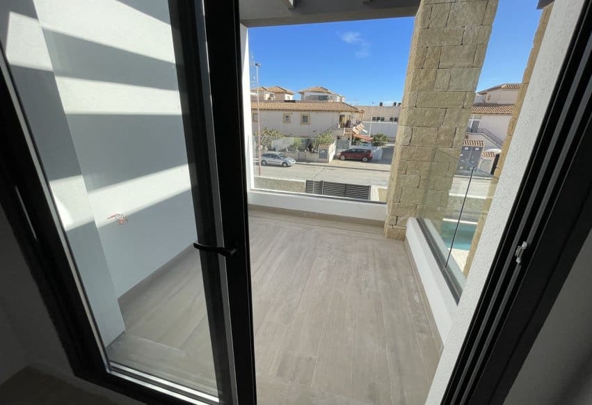 4 bedroom Beach Apartment for sale in Pilar de la Horadada with pool - € 575,000 (Ref: 9307153)