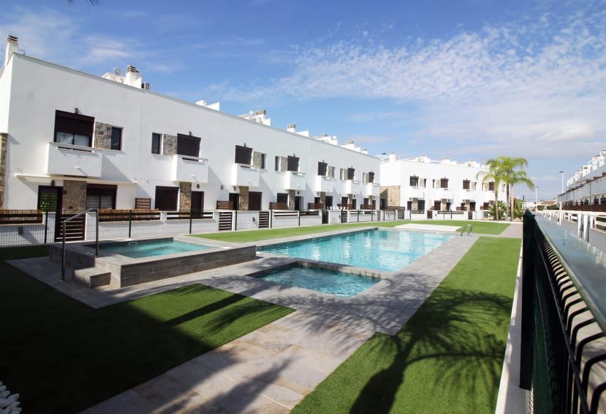 3 bedroom Terraced Villa for sale in Pilar de la Horadada with pool - € 354,900 (Ref: 9357640)