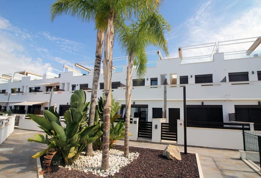 3 bedroom Terraced Villa for sale in Pilar de la Horadada with pool - € 354,900 (Ref: 9357640)