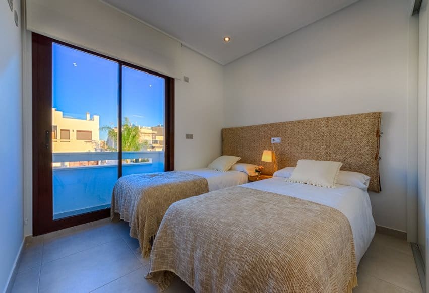 4 makuuhuone Omakotitalo myytävänä paikassa Pilar de la Horadada mukana uima-altaan - 369 900 € (Ref: 9360694)