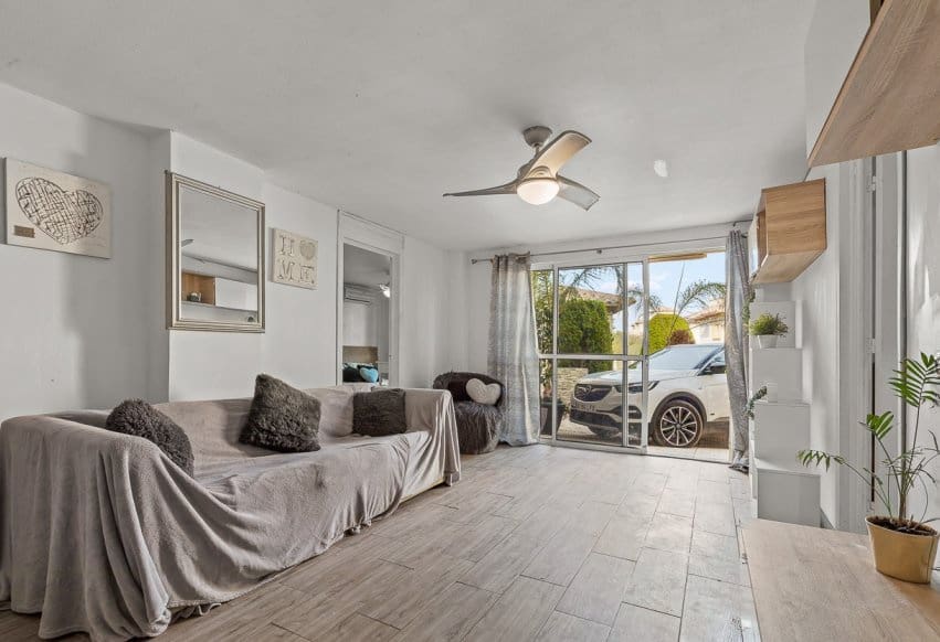 4 soverom Villa til salgs i Playa Flamenca med svømmebasseng - € 399 000 (Ref: 9360916)