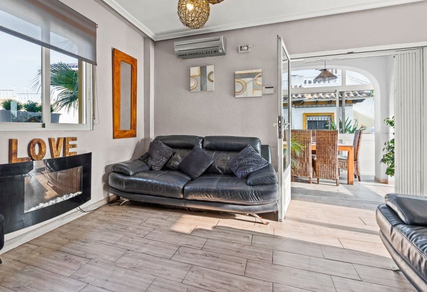 4 soverom Villa til salgs i Playa Flamenca med svømmebasseng - € 399 000 (Ref: 9360916)