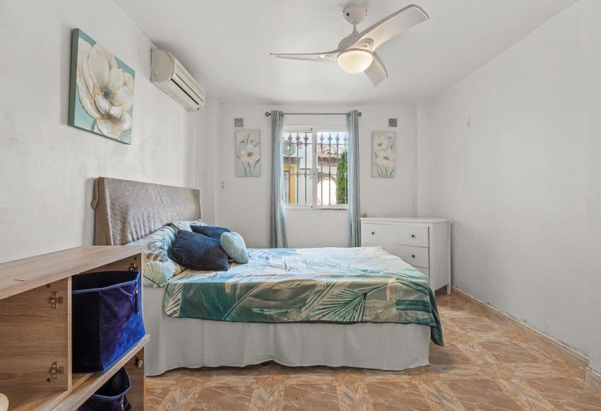 4 soverom Villa til salgs i Playa Flamenca med svømmebasseng - € 399 000 (Ref: 9360916)