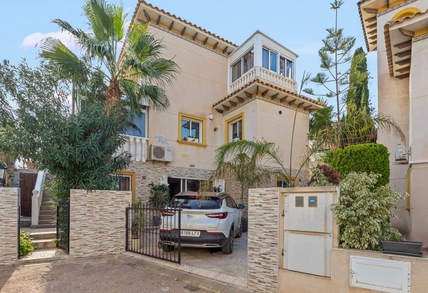 4 soverom Villa til salgs i Playa Flamenca med svømmebasseng - € 399 000 (Ref: 9360916)