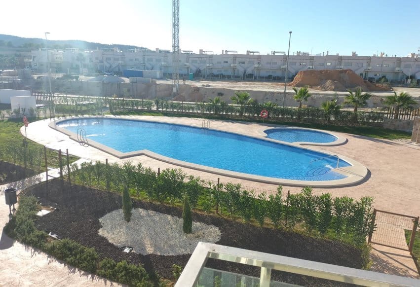 2 soveværelse Bungalow til salg i Orihuela Costa med swimmingpool - € 269.900 (Ref: 9360919)