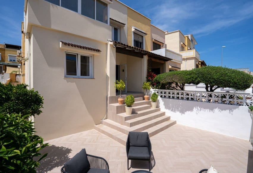 2 makuuhuone Huoneisto myytävänä paikassa Los Altos mukana uima-altaan - 279 000 € (Ref: 9379957)