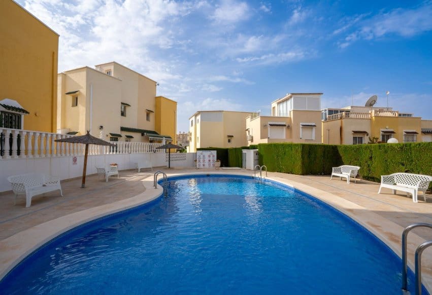 2 makuuhuone Huoneisto myytävänä paikassa Los Altos mukana uima-altaan - 279 000 € (Ref: 9379957)