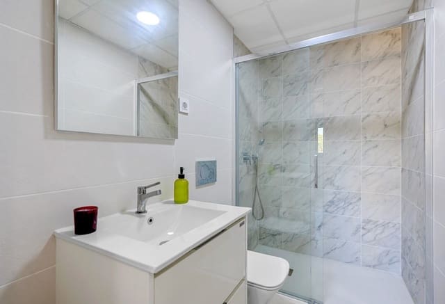 2 slaapkamer Appartement te koop in Punta Prima, Orihuela met zwembad - € 369.000 (Ref: 9409970)