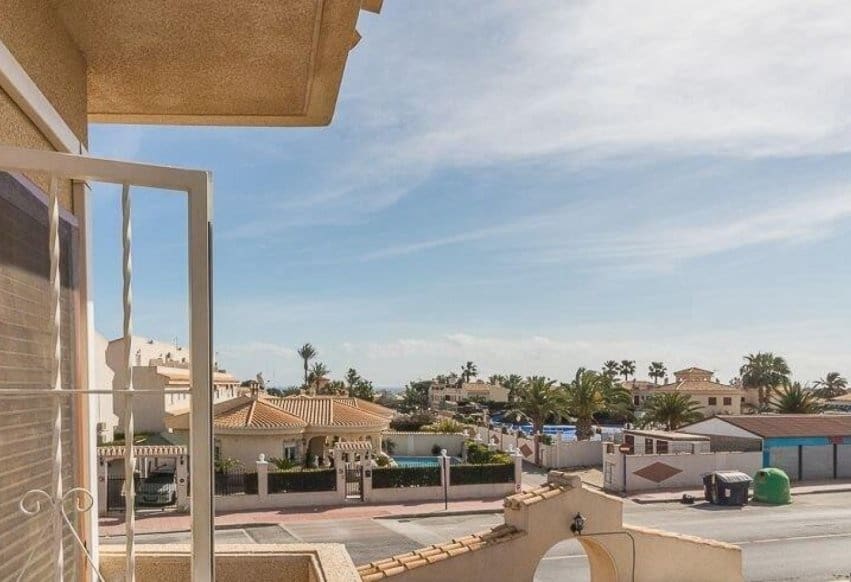 3 slaapkamer Appartement te koop in Playa Flamenca met zwembad - € 239.000 (Ref: 9459751)