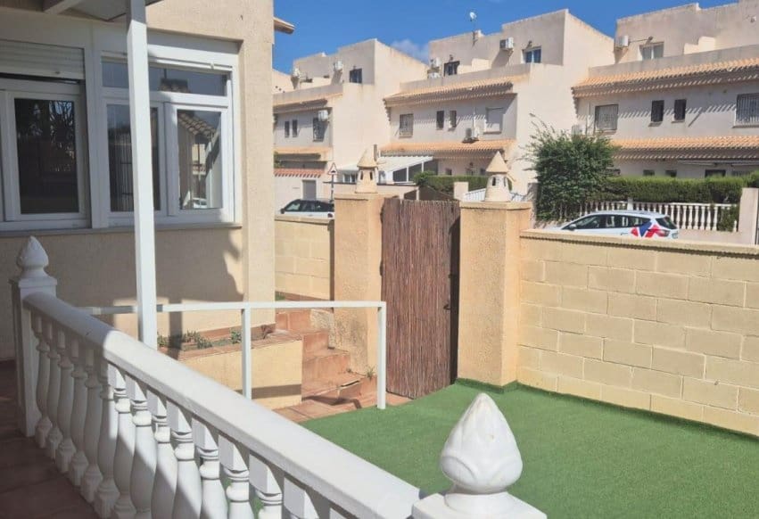 3 slaapkamer Appartement te koop in Playa Flamenca met zwembad - € 239.000 (Ref: 9459751)