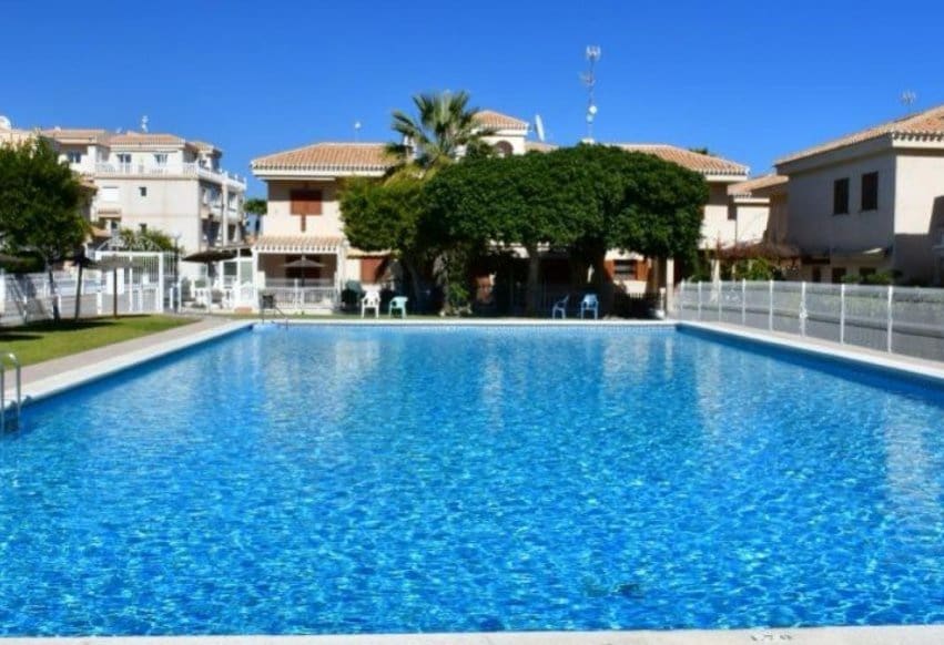 3 slaapkamer Appartement te koop in Playa Flamenca met zwembad - € 239.000 (Ref: 9459751)