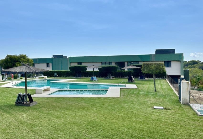 2 Zimmer Apartment zu verkaufen in Villamartin mit Pool - 260.000 € (Ref: 9459752)