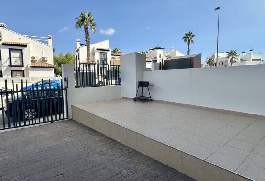 2 Zimmer Apartment zu verkaufen in Villamartin mit Pool - 260.000 € (Ref: 9459752)