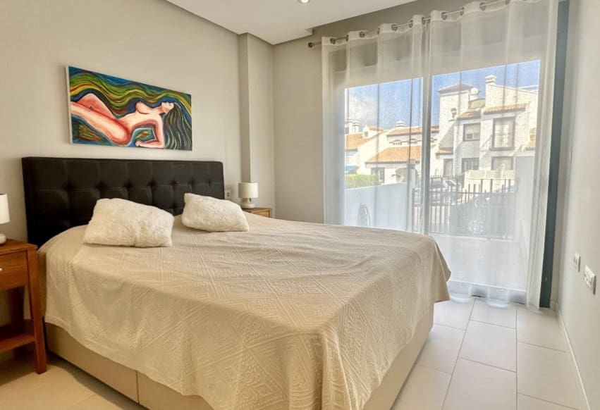 2 Zimmer Apartment zu verkaufen in Villamartin mit Pool - 260.000 € (Ref: 9459752)