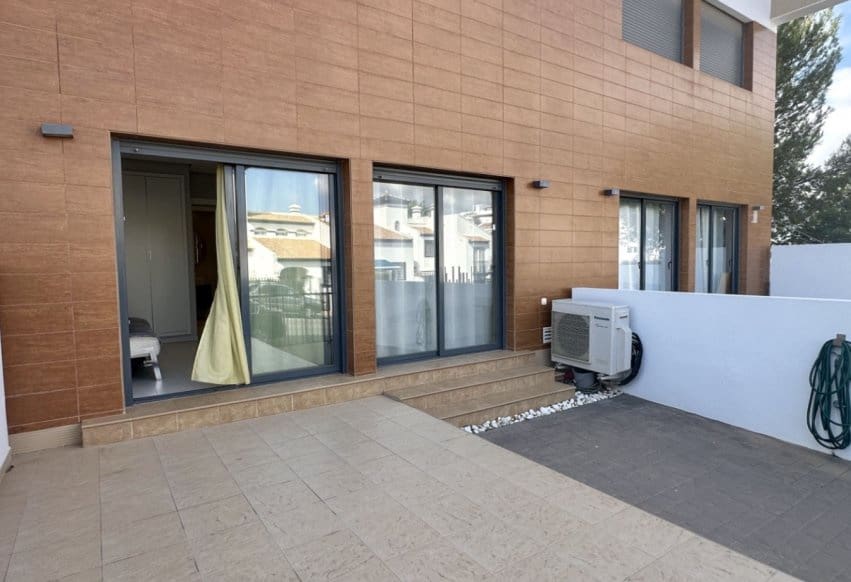 2 Zimmer Apartment zu verkaufen in Villamartin mit Pool - 260.000 € (Ref: 9459752)