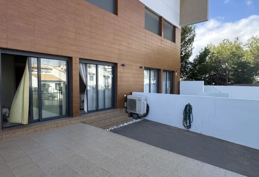 2 Zimmer Apartment zu verkaufen in Villamartin mit Pool - 260.000 € (Ref: 9459752)