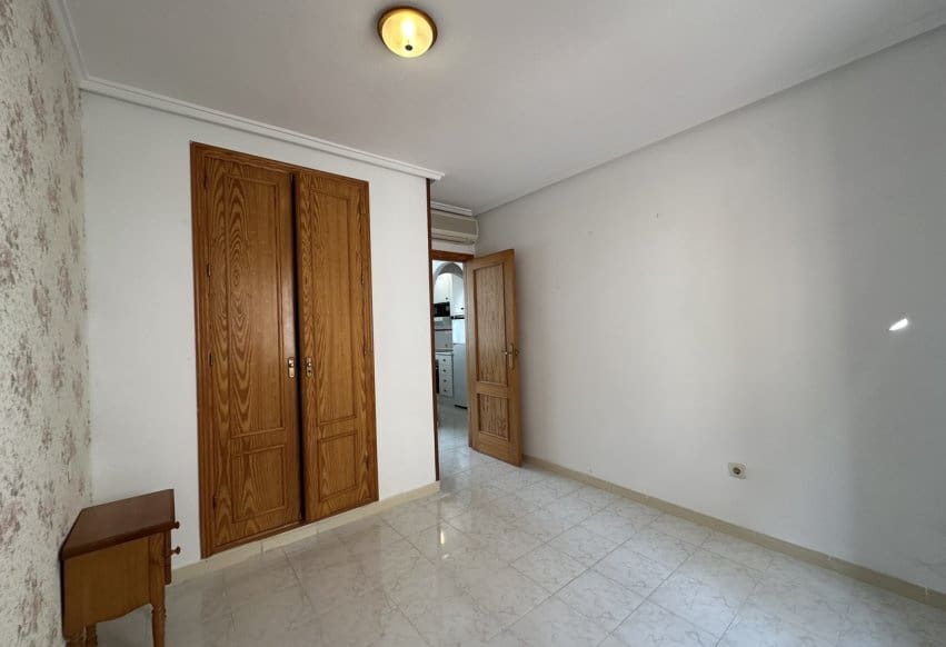 Apartamento de 2 habitaciones en Torrevieja en venta con piscina - 159.000 € (Ref: 9460643)