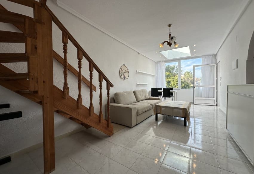 Apartamento de 2 habitaciones en Torrevieja en venta con piscina - 159.000 € (Ref: 9460643)